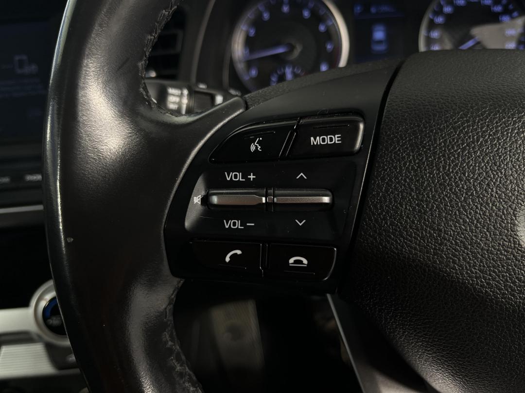 Photo '24' of Hyundai Elantra Photo '24' of Hyundai Elantra