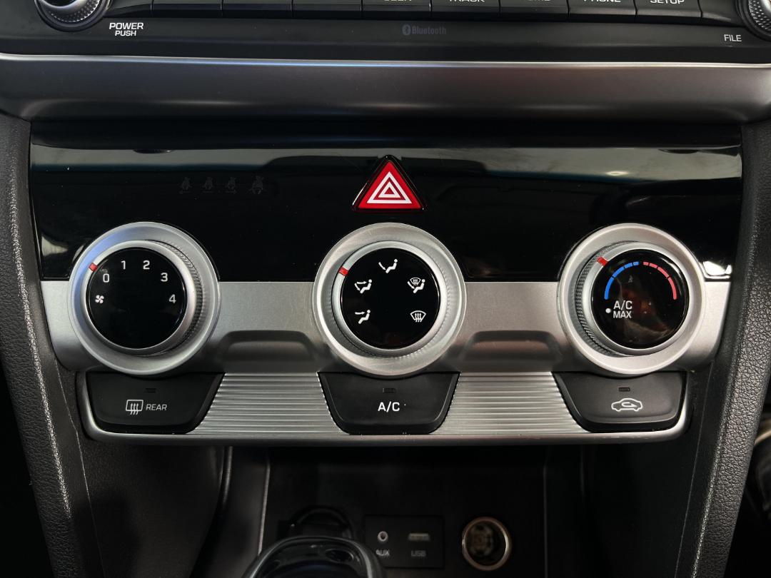 Photo '28' of Hyundai Elantra Photo '28' of Hyundai Elantra