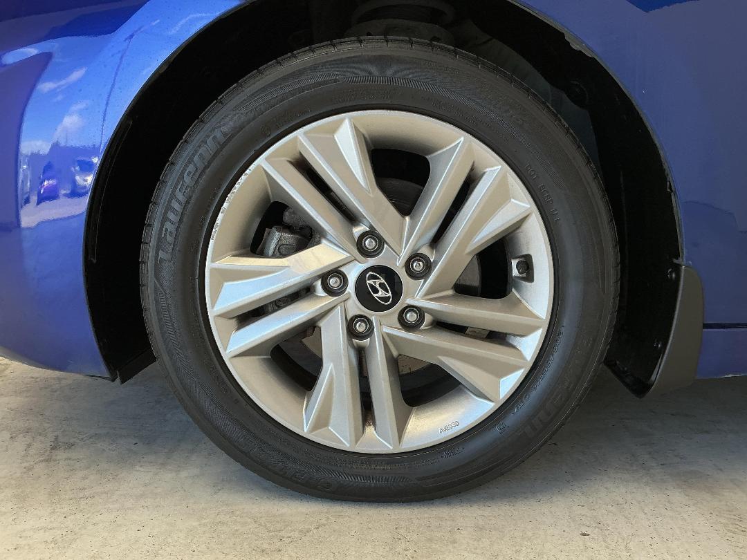 Photo '10' of Hyundai Elantra