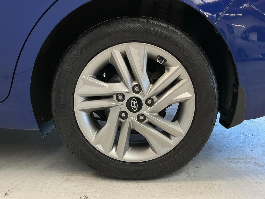 Photo '11' of Hyundai Elantra