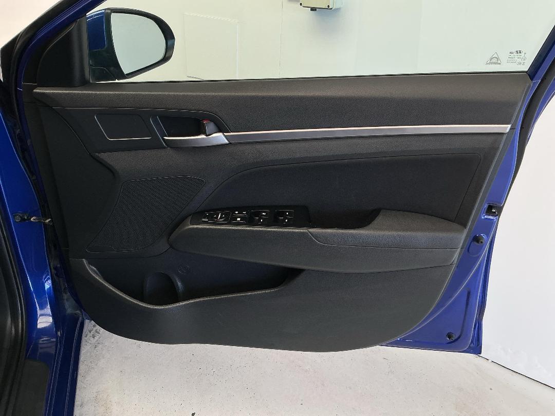 Photo '15' of Hyundai Elantra