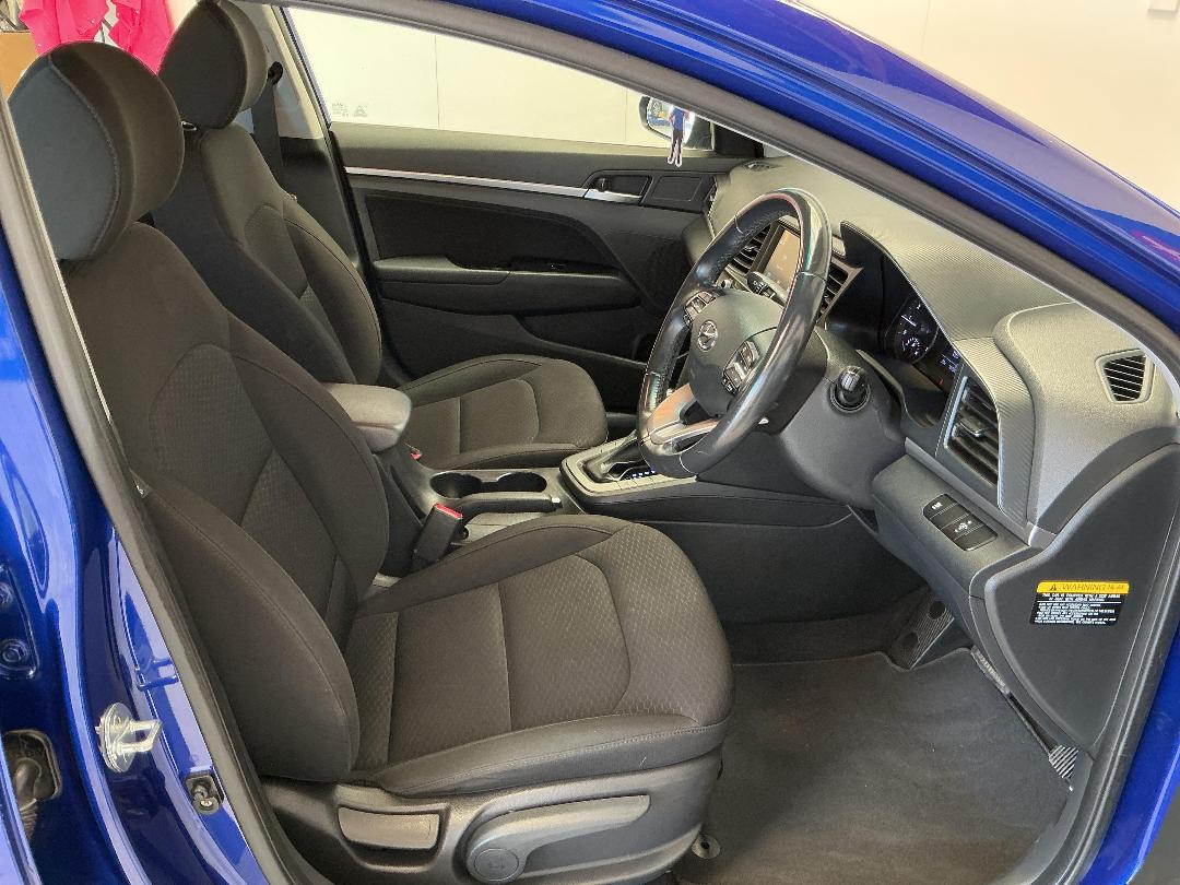 Photo '16' of Hyundai Elantra