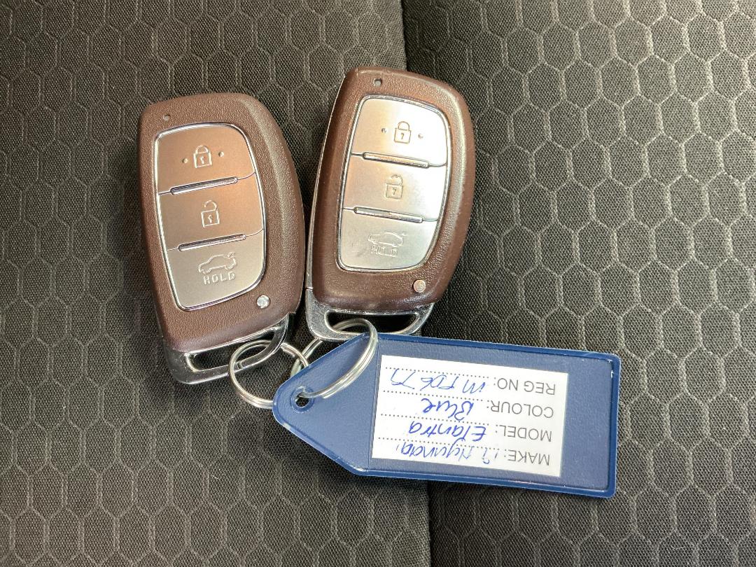 Photo '22' of Hyundai Elantra