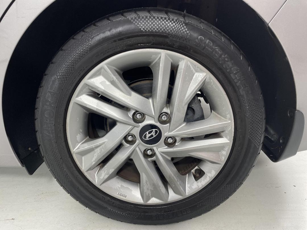 Photo '11' of Hyundai Elantra