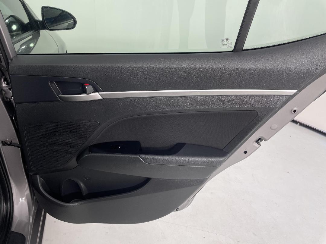 Photo '19' of Hyundai Elantra