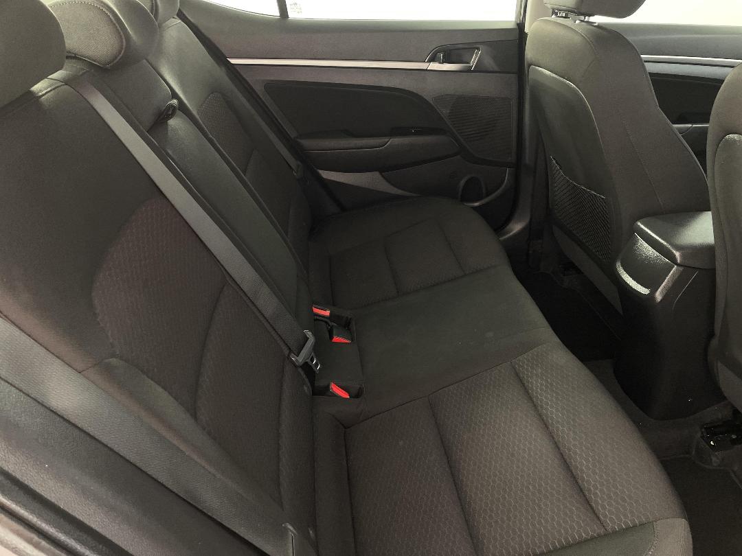 Photo '20' of Hyundai Elantra