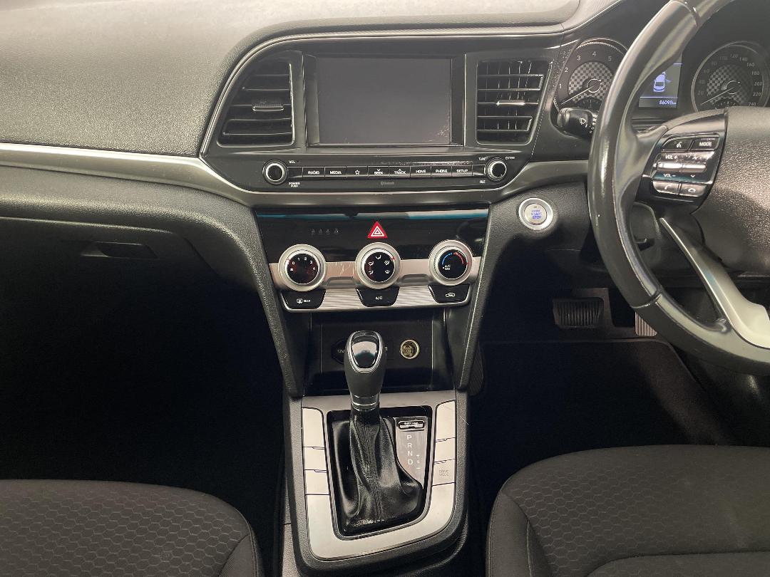 Photo '18' of Hyundai Elantra