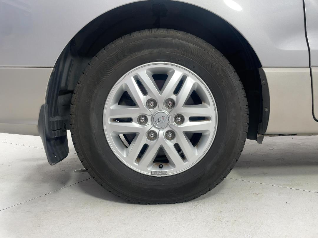 Photo '12' of Hyundai Imax