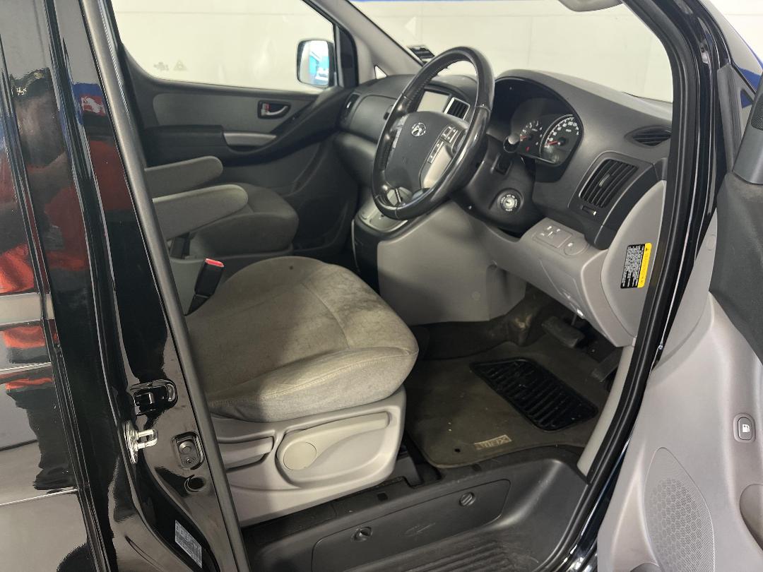 Photo '16' of Hyundai Imax Photo '16' of Hyundai Imax