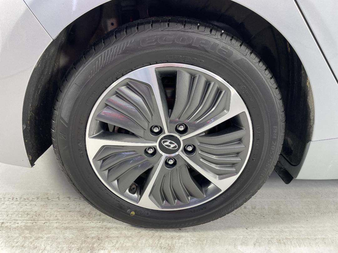 Photo '12' of Hyundai Ioniq