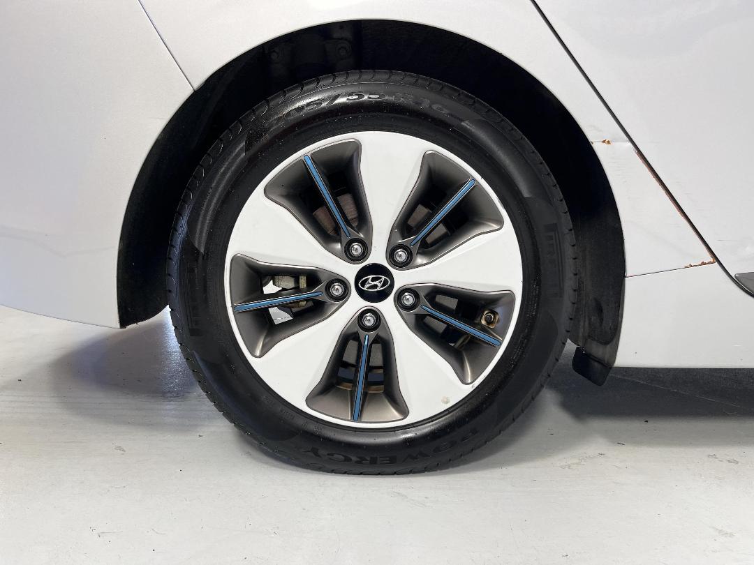 Photo '12' of Hyundai Ioniq