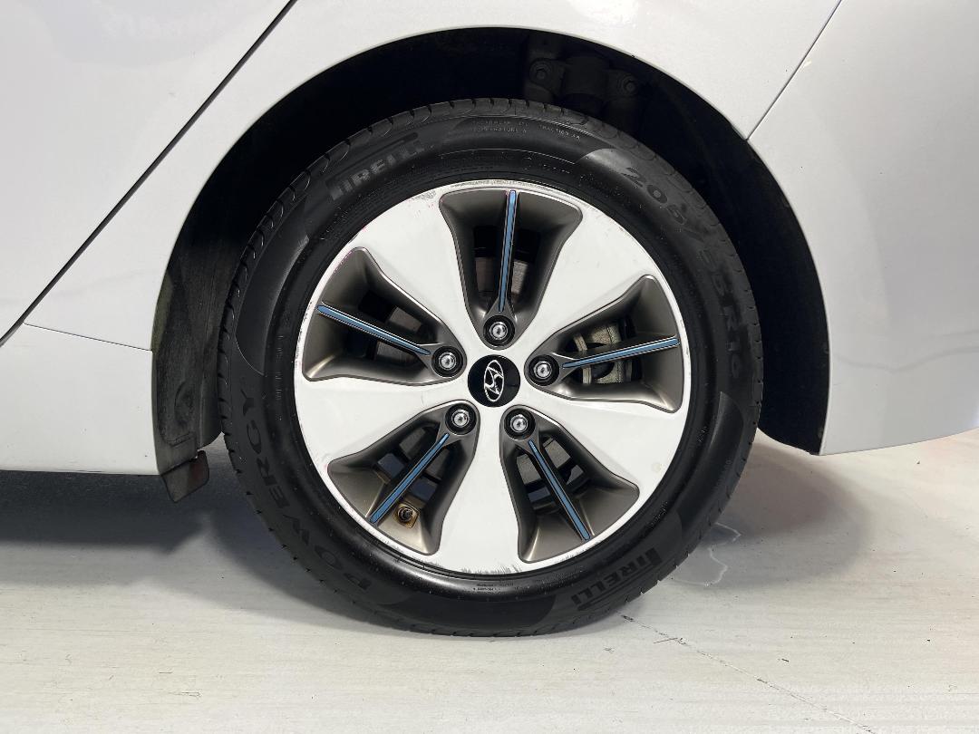 Photo '11' of Hyundai Ioniq