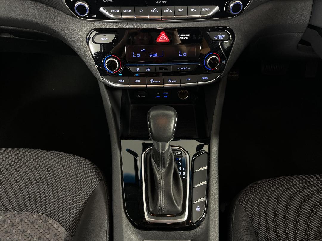 Photo '18' of Hyundai Ioniq