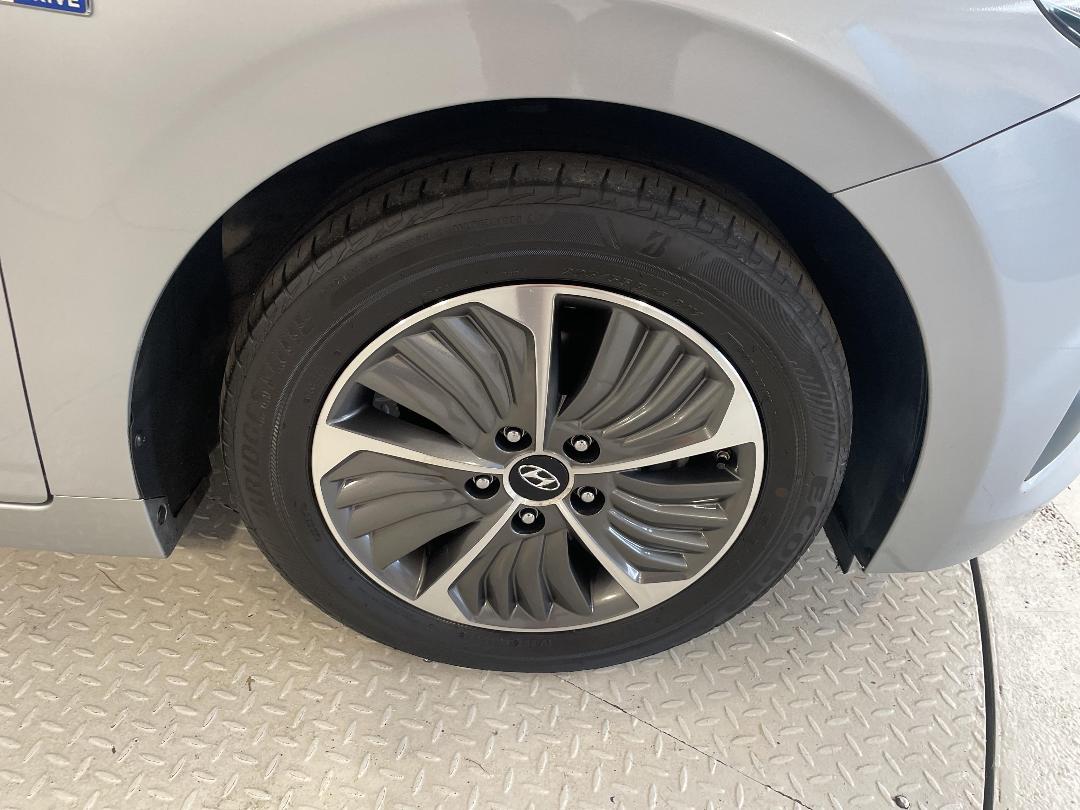 Photo '9' of Hyundai Ioniq Photo '9' of Hyundai Ioniq