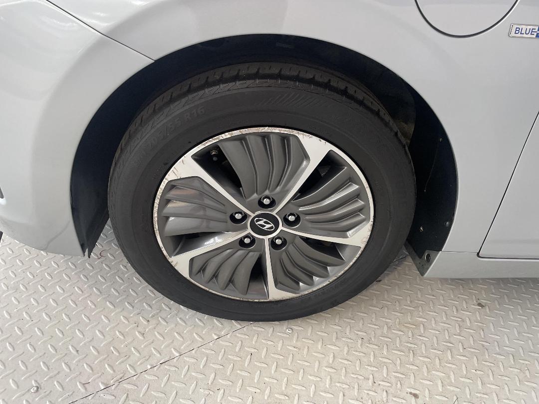 Photo '10' of Hyundai Ioniq Photo '10' of Hyundai Ioniq