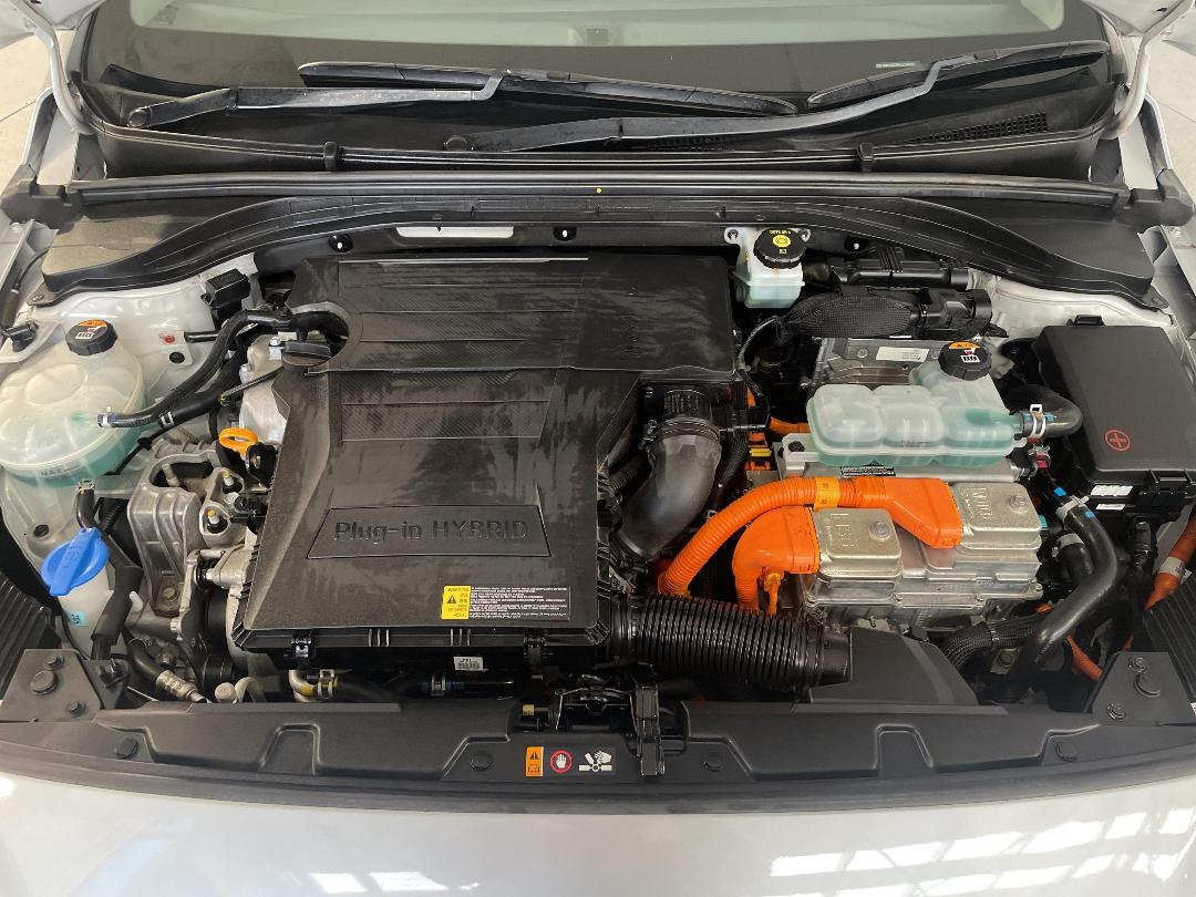 Photo '13' of Hyundai Ioniq Photo '13' of Hyundai Ioniq