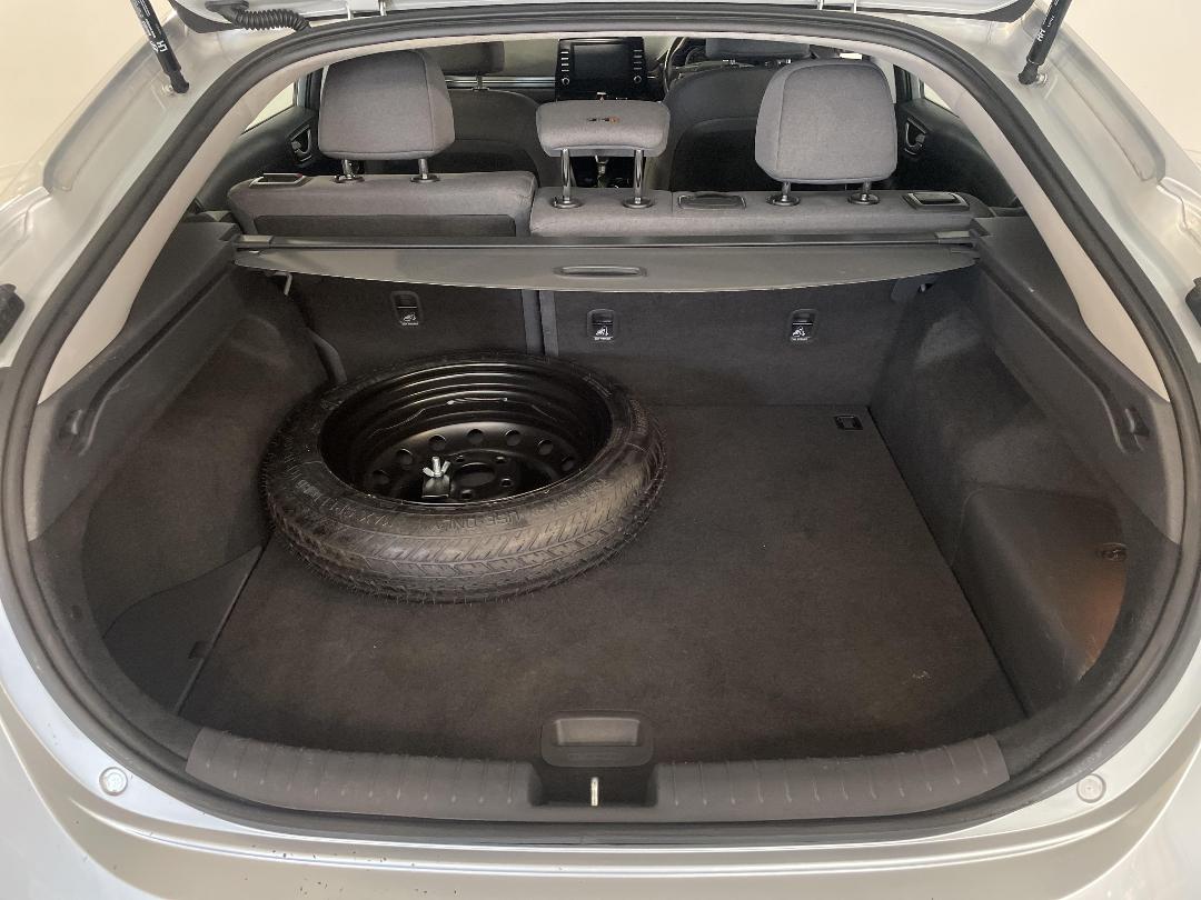 Photo '14' of Hyundai Ioniq Photo '14' of Hyundai Ioniq