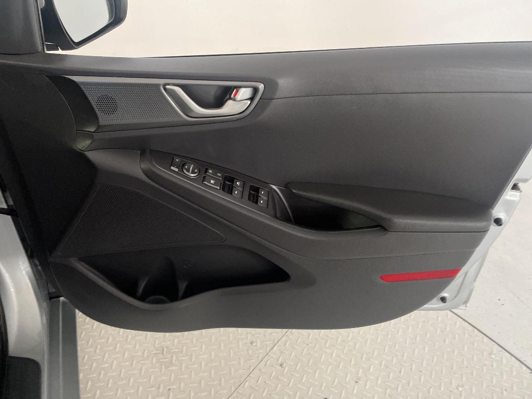 Photo '15' of Hyundai Ioniq Photo '15' of Hyundai Ioniq