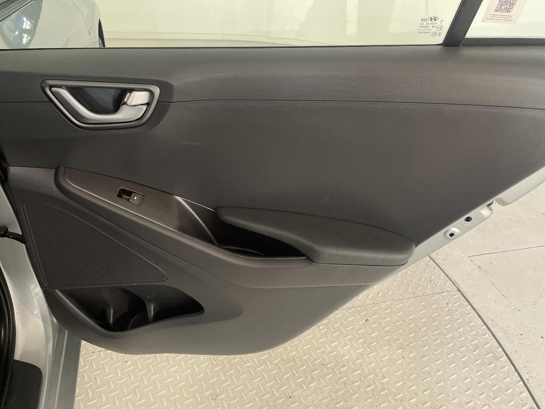 Photo '19' of Hyundai Ioniq Photo '19' of Hyundai Ioniq