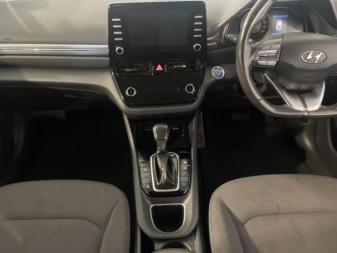 Photo '18' of Hyundai Ioniq Photo '18' of Hyundai Ioniq
