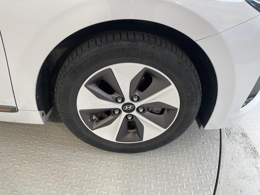 Photo '9' of Hyundai Ioniq Photo '9' of Hyundai Ioniq