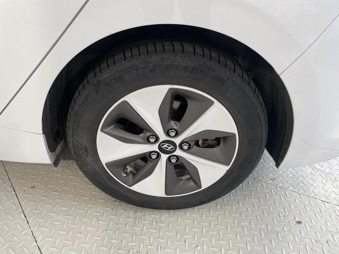 Photo '11' of Hyundai Ioniq Photo '11' of Hyundai Ioniq