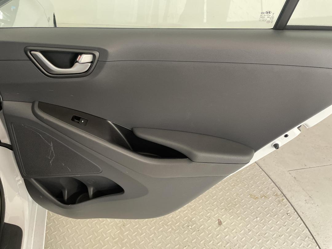 Photo '19' of Hyundai Ioniq Photo '19' of Hyundai Ioniq