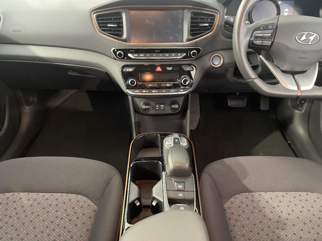 Photo '18' of Hyundai Ioniq Photo '18' of Hyundai Ioniq