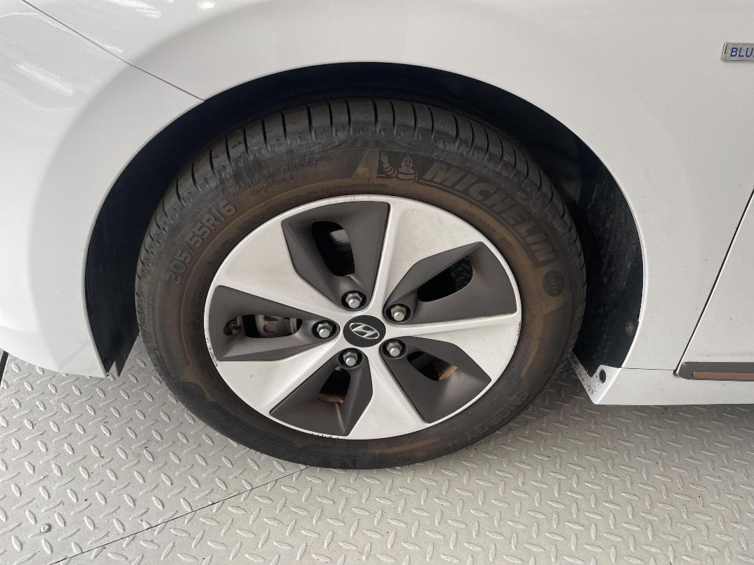 Photo '10' of Hyundai Ioniq Photo '10' of Hyundai Ioniq