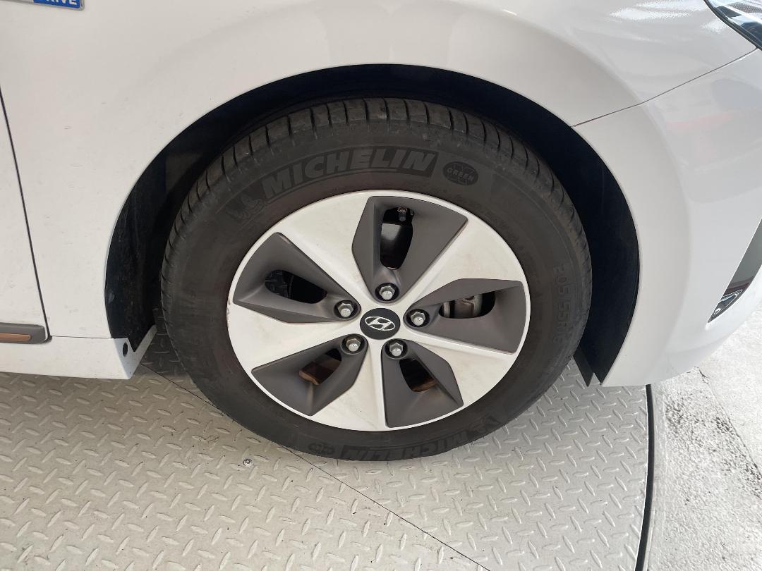 Photo '9' of Hyundai Ioniq Photo '9' of Hyundai Ioniq