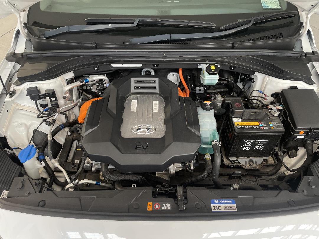 Photo '13' of Hyundai Ioniq Photo '13' of Hyundai Ioniq