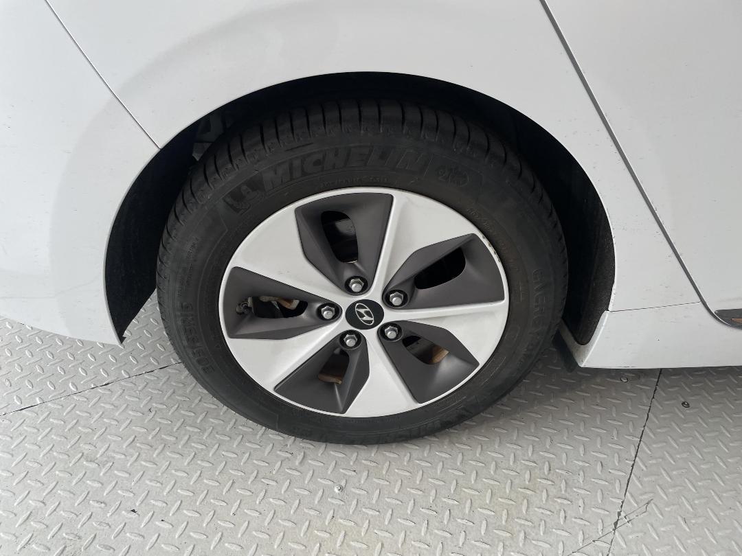 Photo '12' of Hyundai Ioniq Photo '12' of Hyundai Ioniq