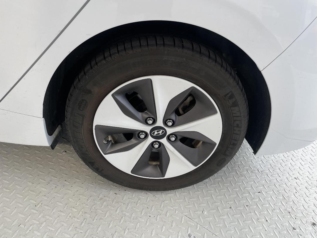 Photo '11' of Hyundai Ioniq Photo '11' of Hyundai Ioniq