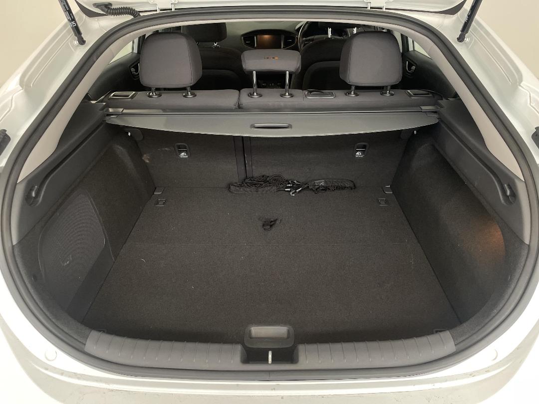 Photo '14' of Hyundai Ioniq Photo '14' of Hyundai Ioniq