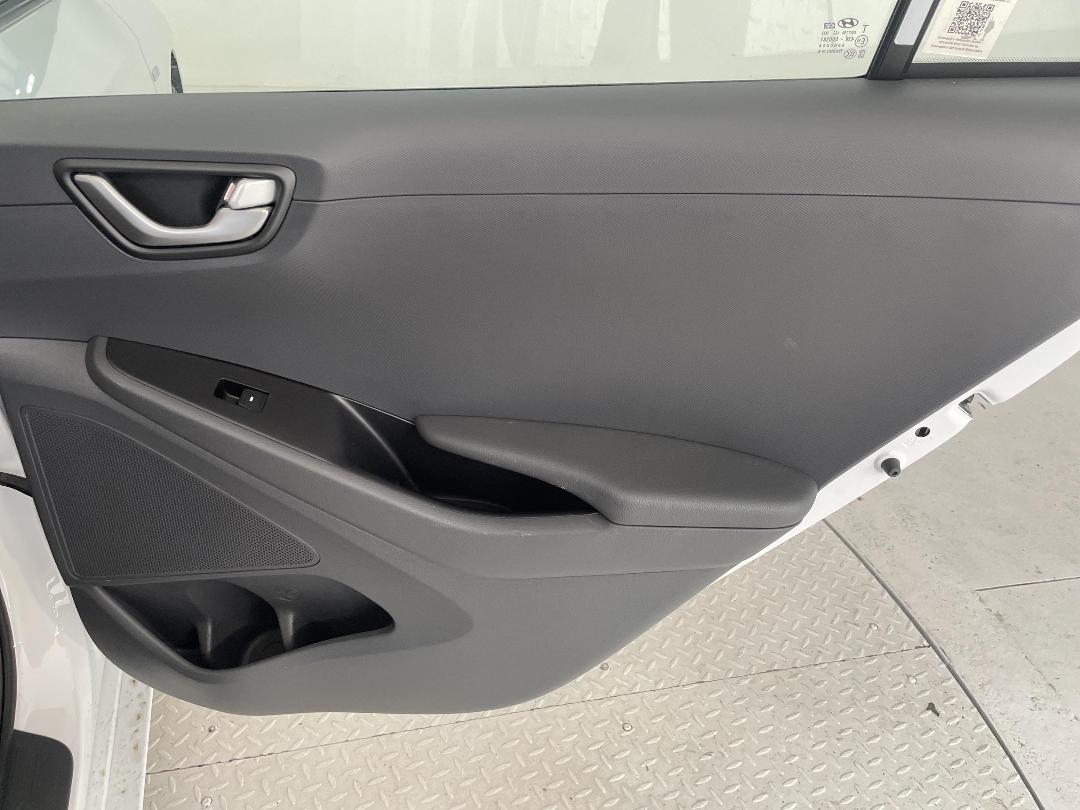 Photo '19' of Hyundai Ioniq Photo '19' of Hyundai Ioniq