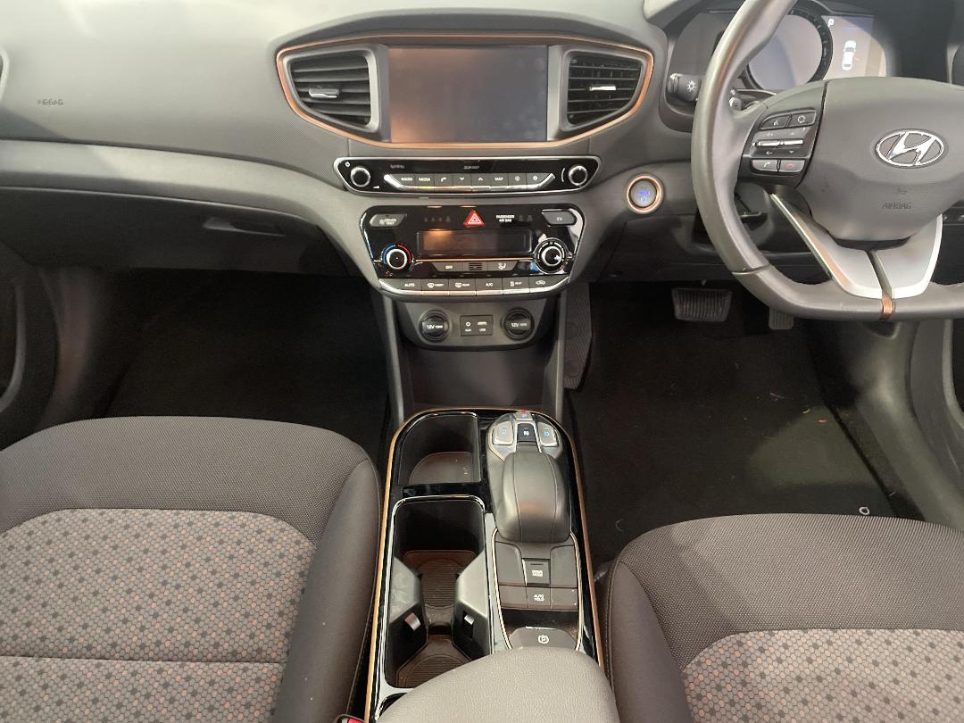 Photo '18' of Hyundai Ioniq Photo '18' of Hyundai Ioniq