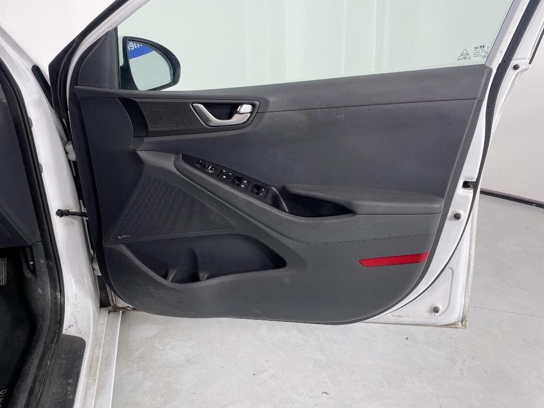 Photo '15' of Hyundai Ioniq