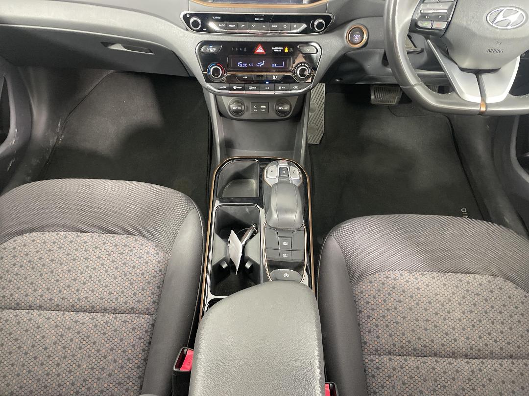 Photo '18' of Hyundai Ioniq