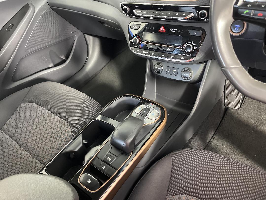 Photo '18' of Hyundai Ioniq