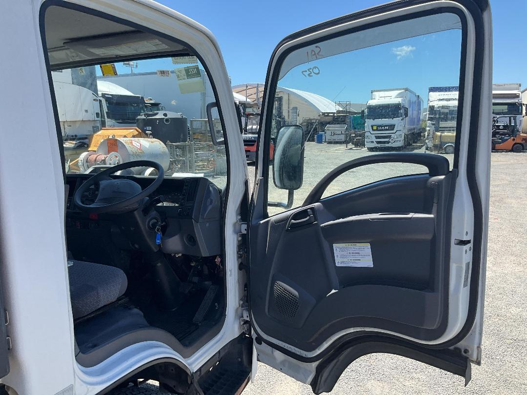 Photo '11' of Isuzu ELF Chiller Photo '11' of Isuzu ELF Chiller