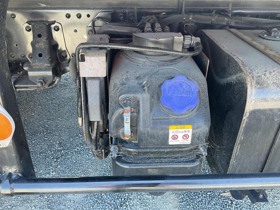 Photo '27' of Isuzu ELF Chiller Photo '27' of Isuzu ELF Chiller