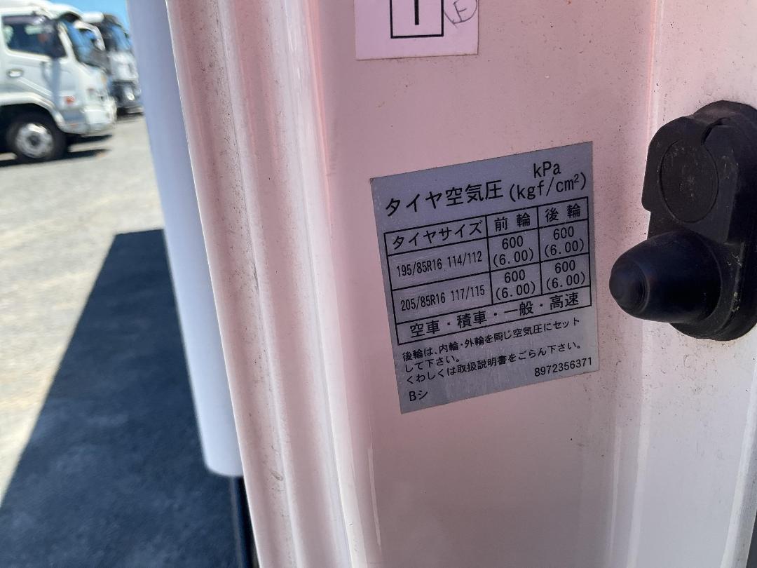 Photo '34' of Isuzu ELF Chiller Photo '34' of Isuzu ELF Chiller