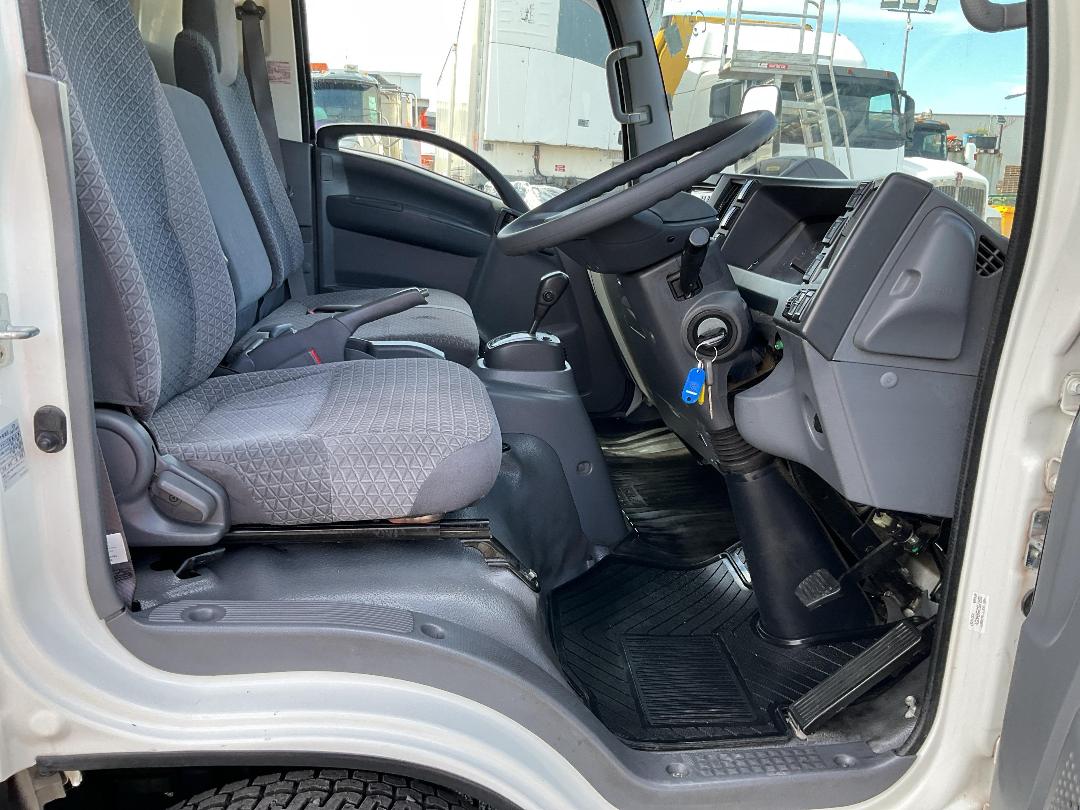 Photo '12' of Isuzu ELF Chiller Photo '12' of Isuzu ELF Chiller