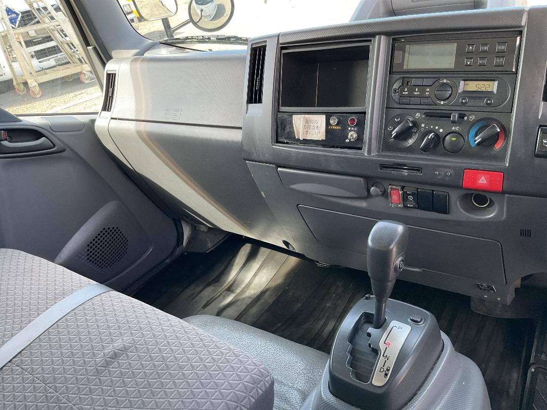 Photo '18' of Isuzu ELF Chiller Photo '18' of Isuzu ELF Chiller