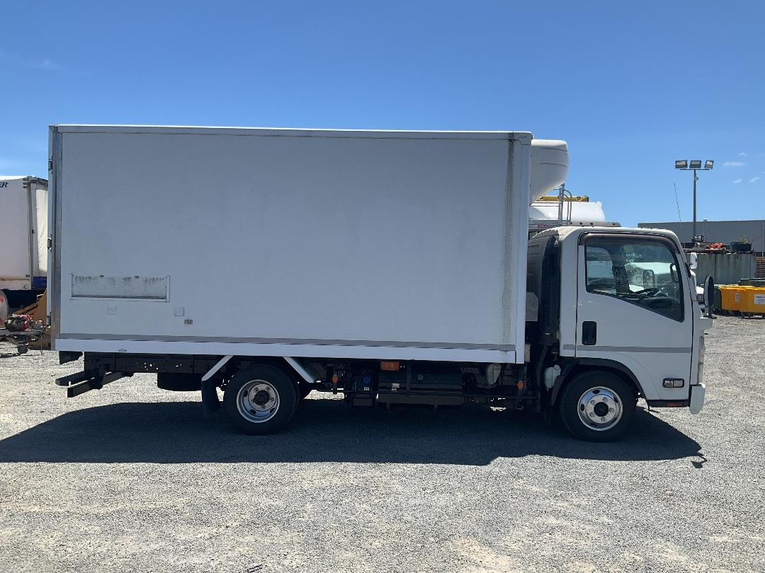 Photo '3' of Isuzu ELF Chiller