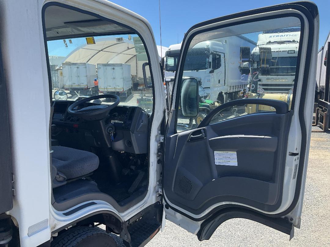 Photo '11' of Isuzu ELF Chiller