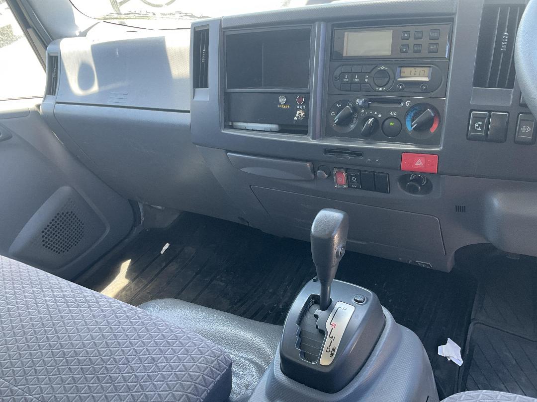 Photo '17' of Isuzu ELF Chiller