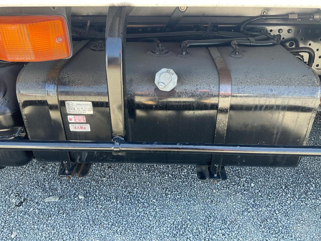 Photo '27' of Isuzu ELF Chiller