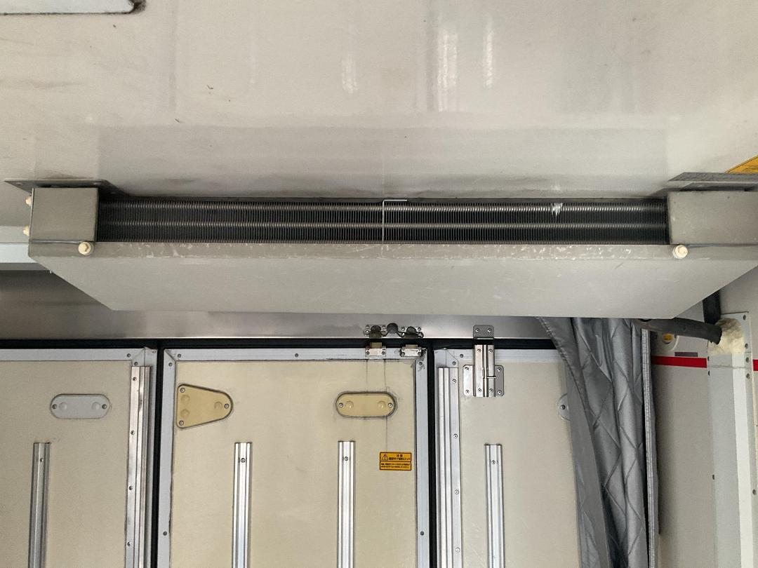 Photo '34' of Isuzu ELF Chiller