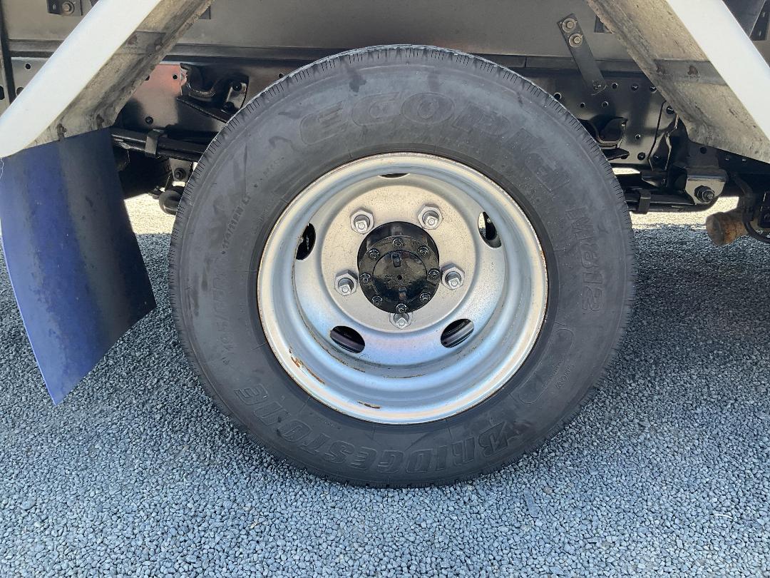 Photo '43' of Isuzu ELF Chiller